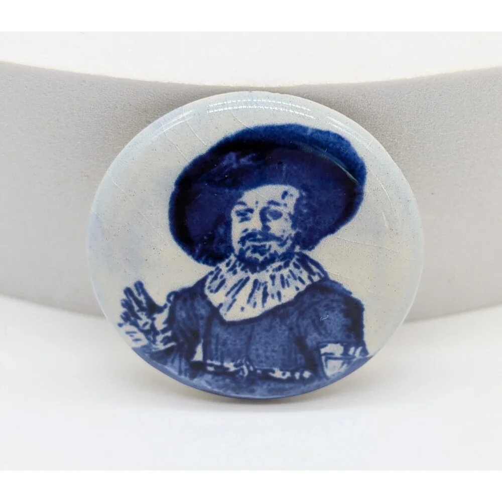 Round Delft Blue & White Porcelain Man Pin Brooch Dutch Holland Merry Drinker